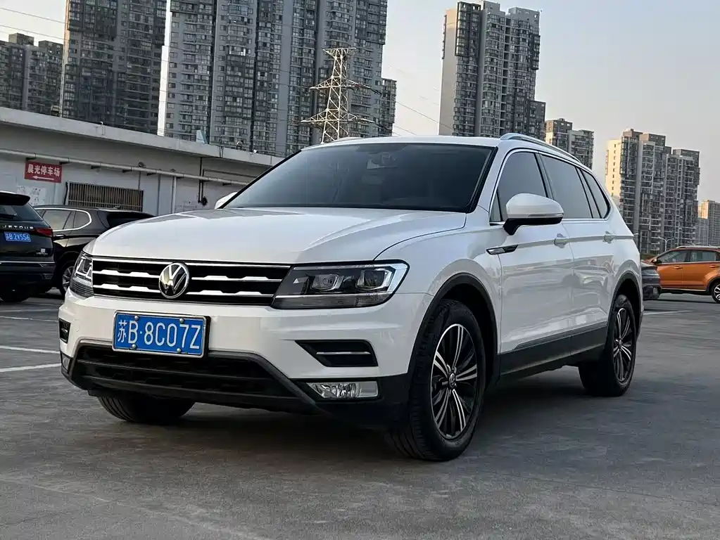 Volkswagen Tiguan L 2021 — фото 1