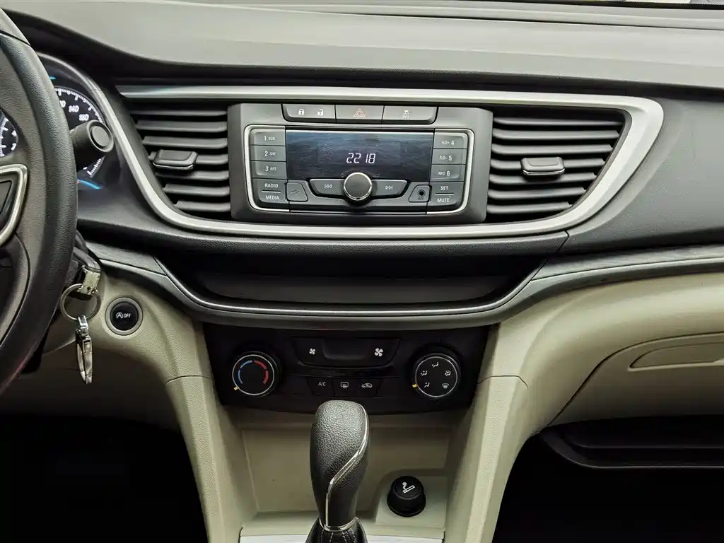 Buick Excelle 2015 — фото 12