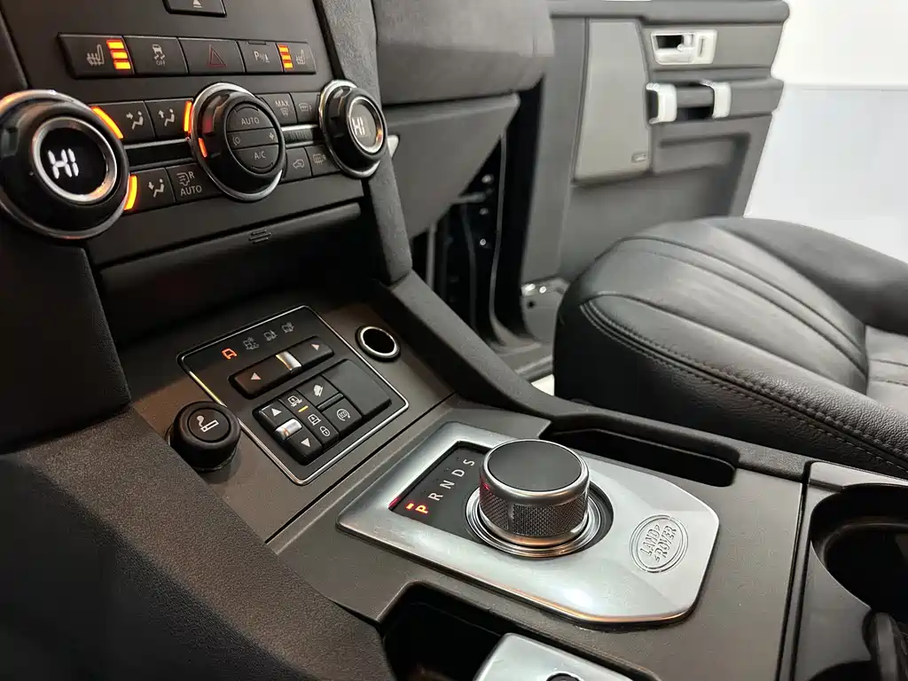 Land Rover Discovery 2015 — фото 22