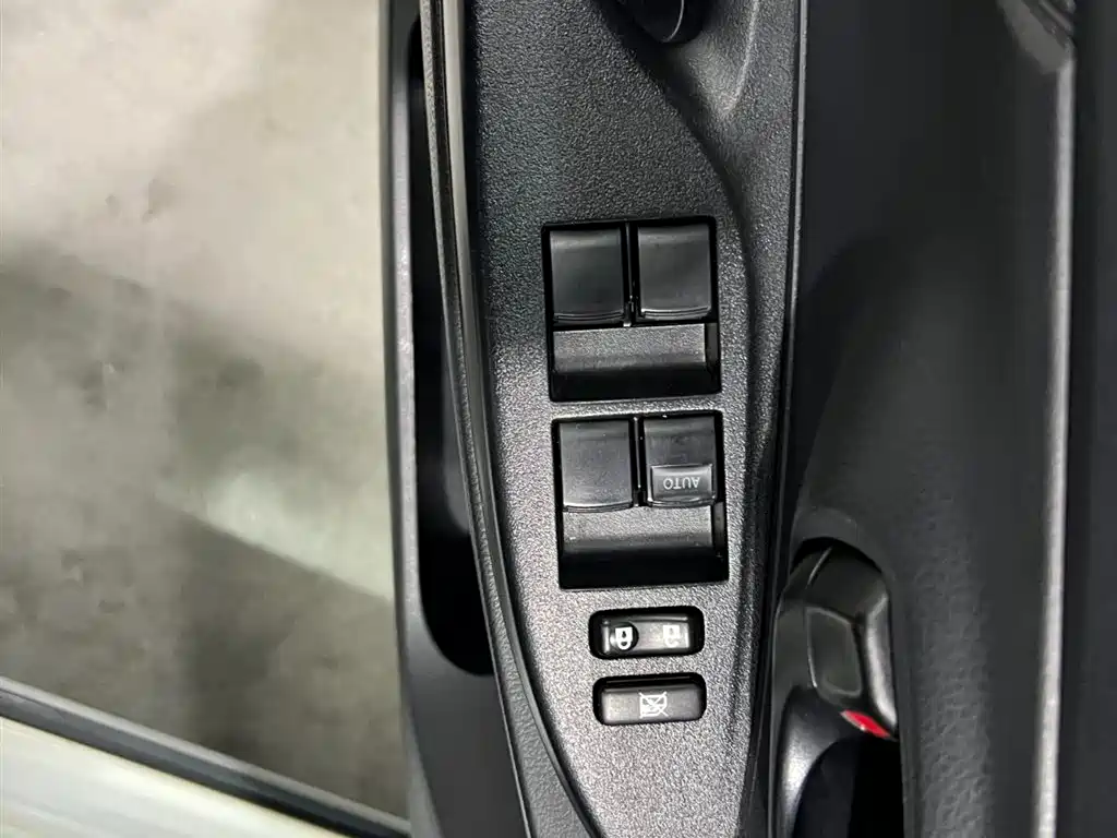 Toyota Yaris L 2022 — фото 9