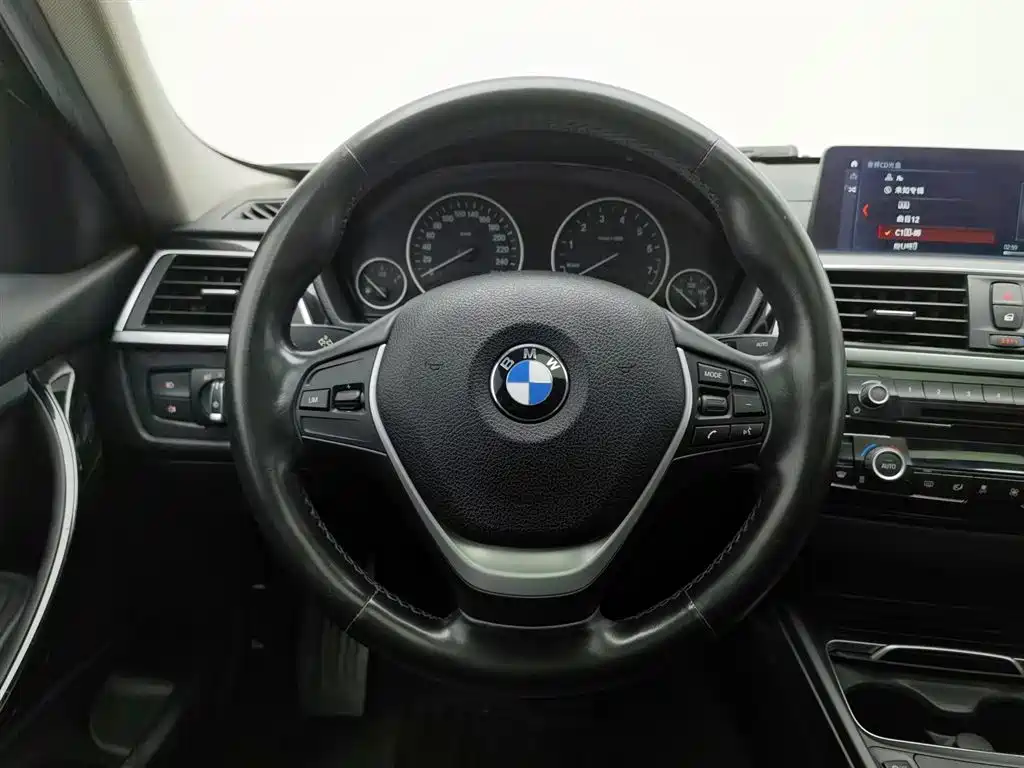 BMW 3 Series 2019 — фото 11