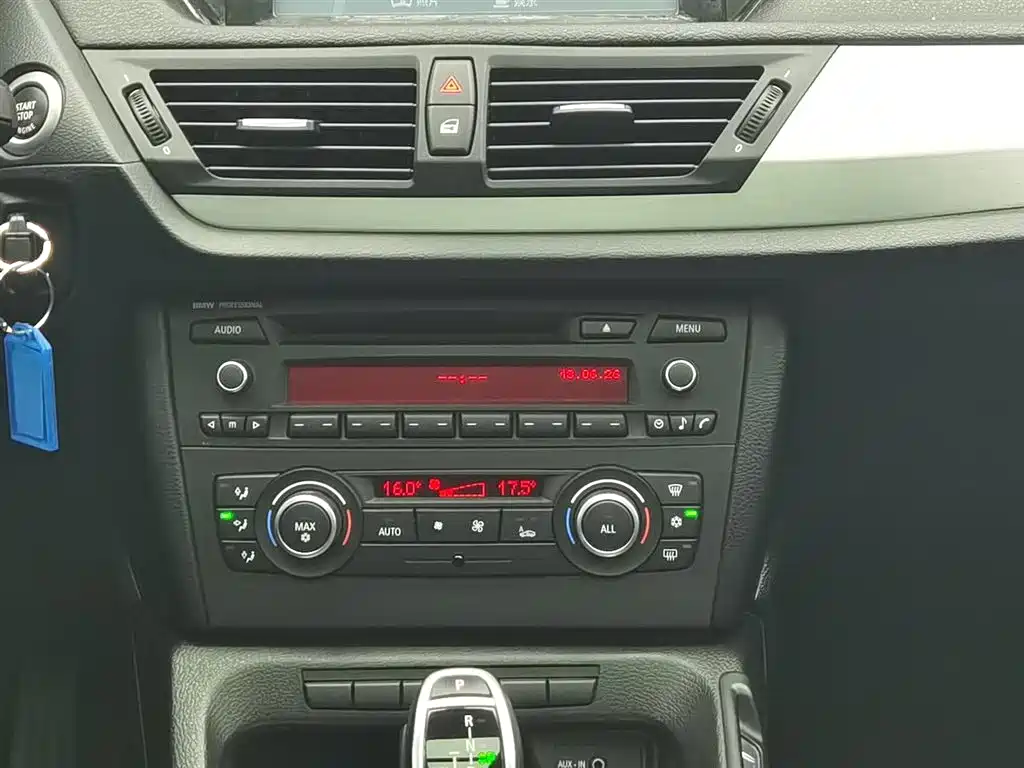 BMW X1 2012 — фото 12