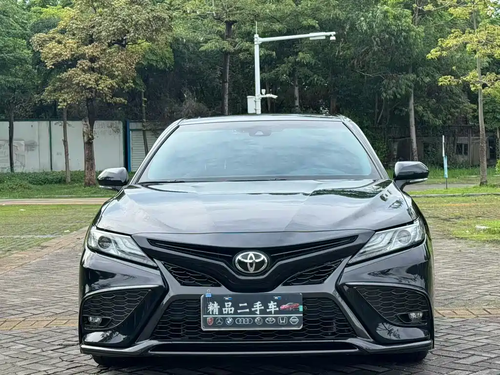 Toyota Camry 2022 — фото 2
