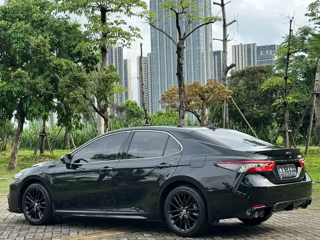 Toyota Camry 2022 — фото 6