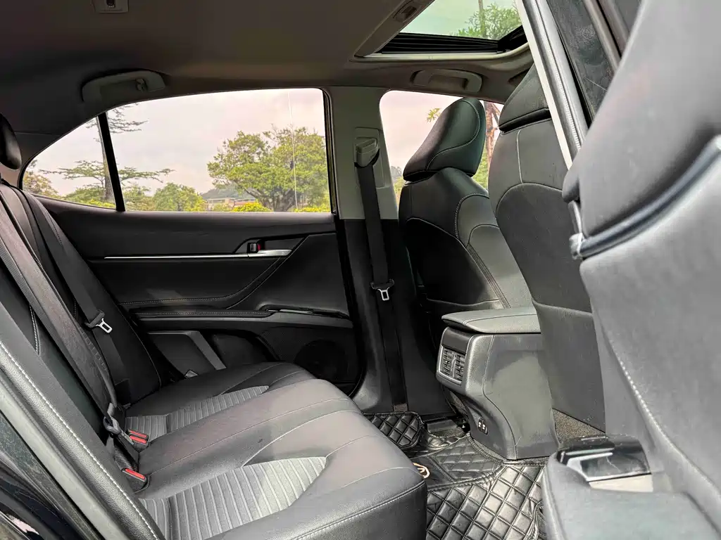 Toyota Camry 2022 — фото 13