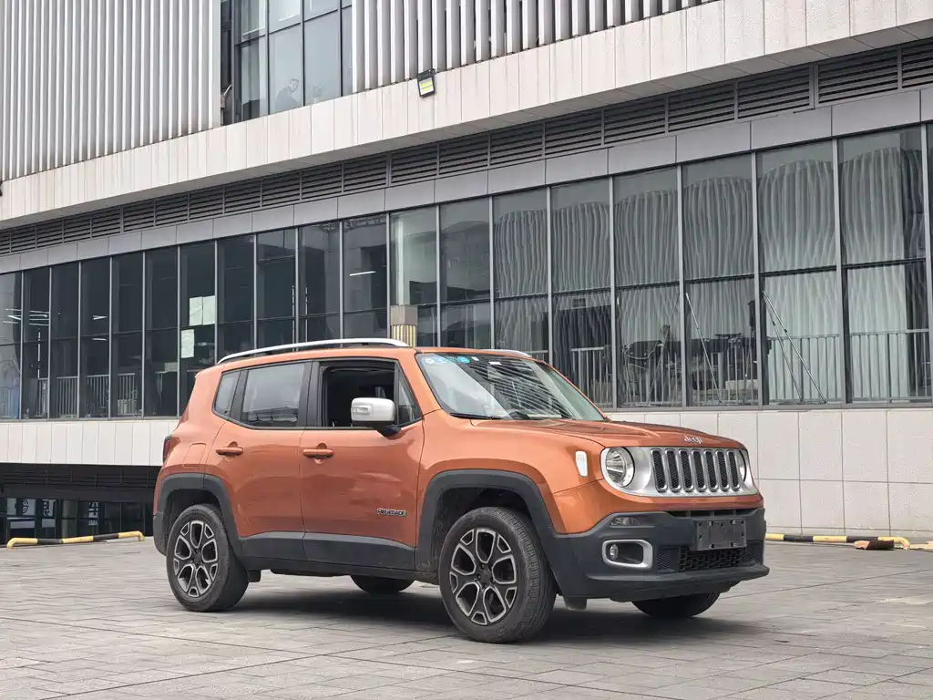 Jeep Renegade 2017 — фото 3