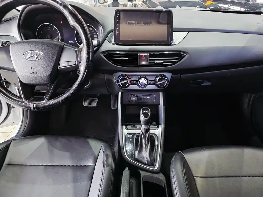 Hyundai Elantra 2020 — фото 10