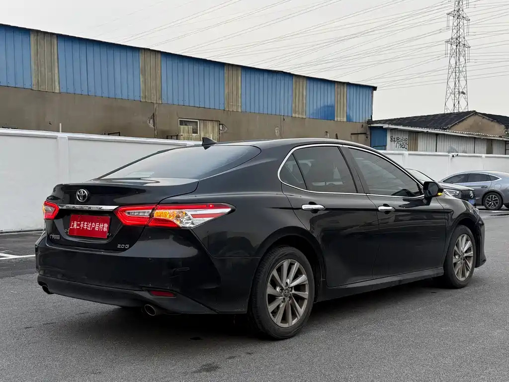 Toyota Camry 2022 — фото 13