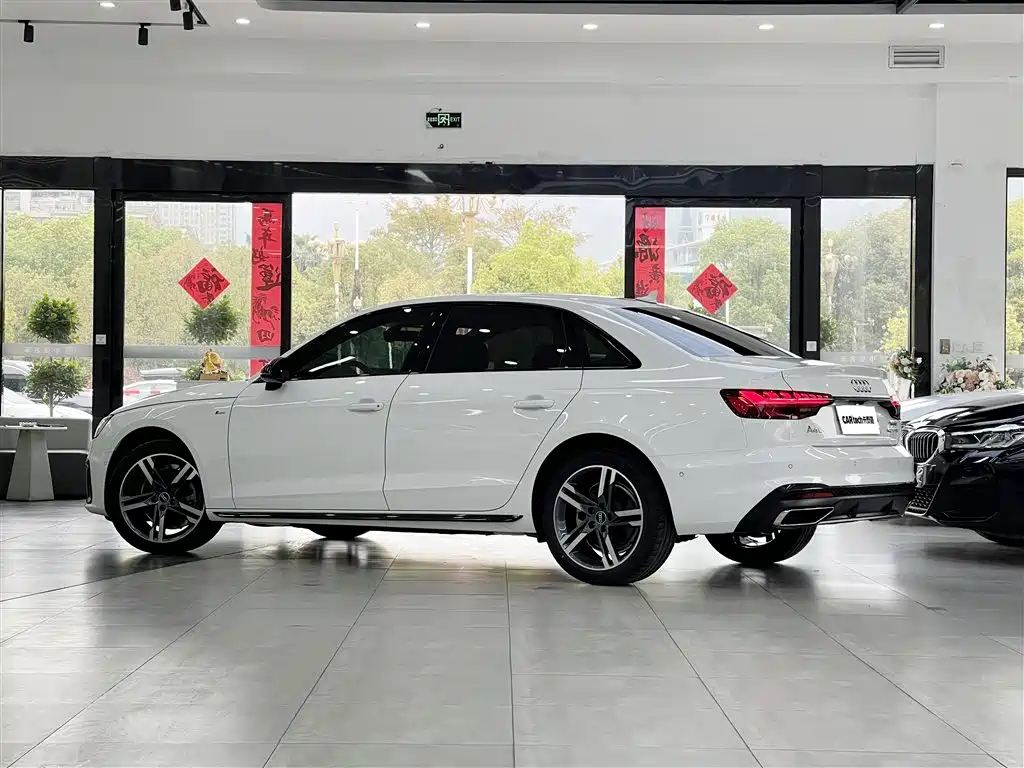 Audi A4L 2022 — фото 4
