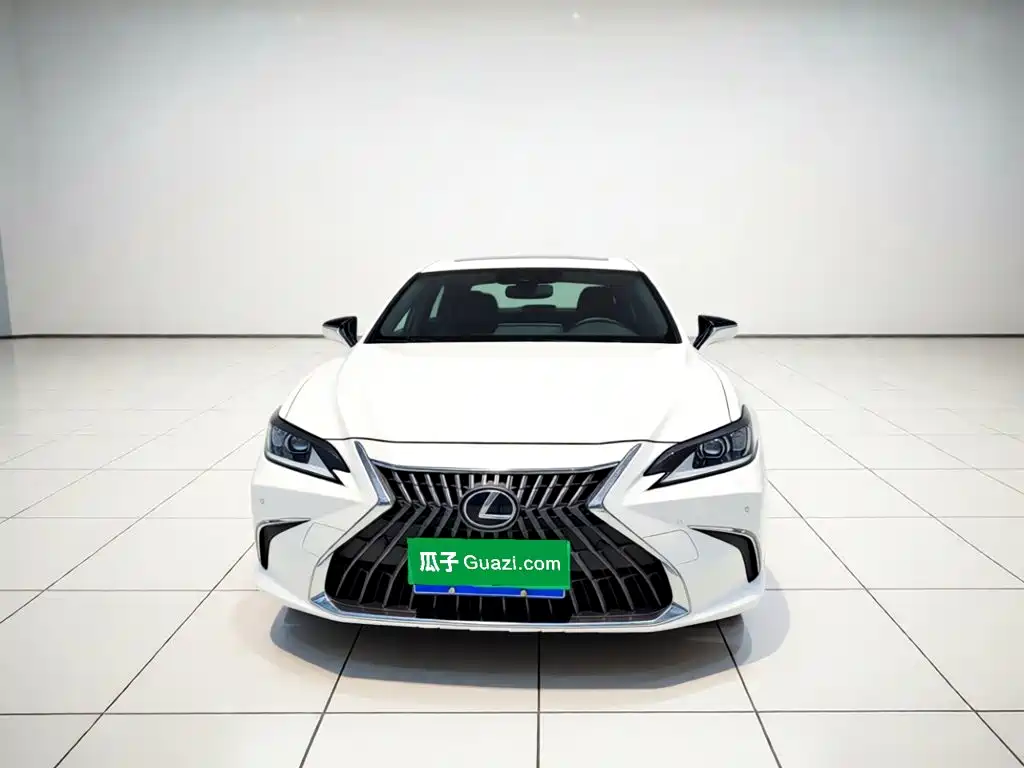 Lexus ES 2023