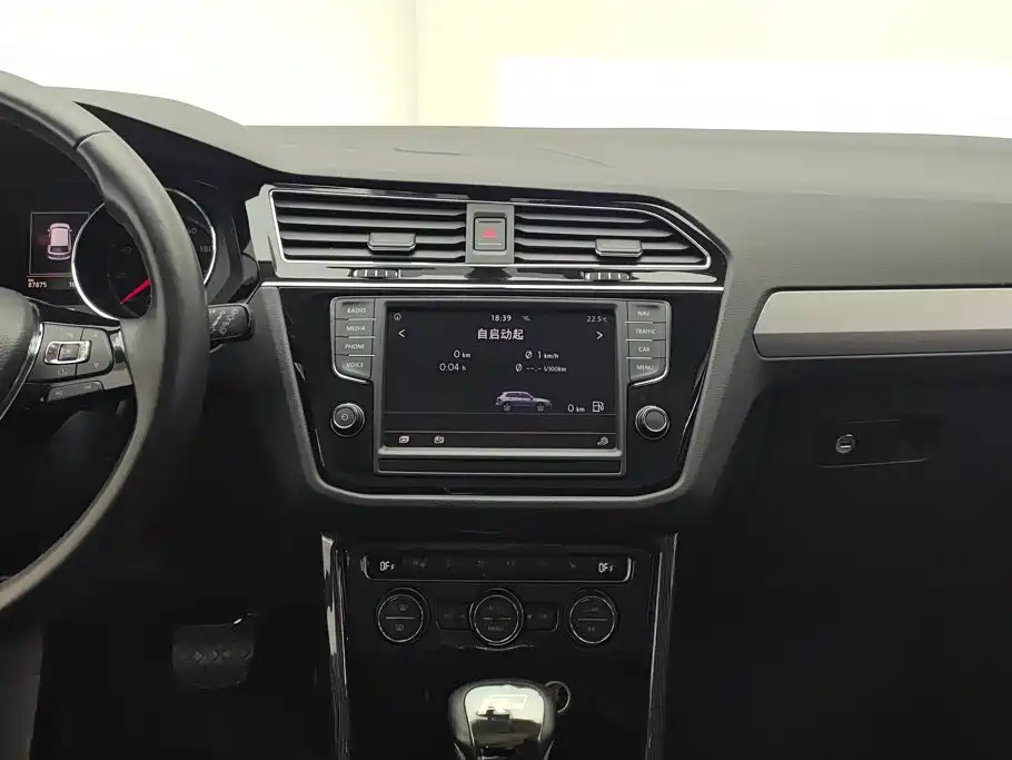 Volkswagen Tiguan L 2017 — фото 13