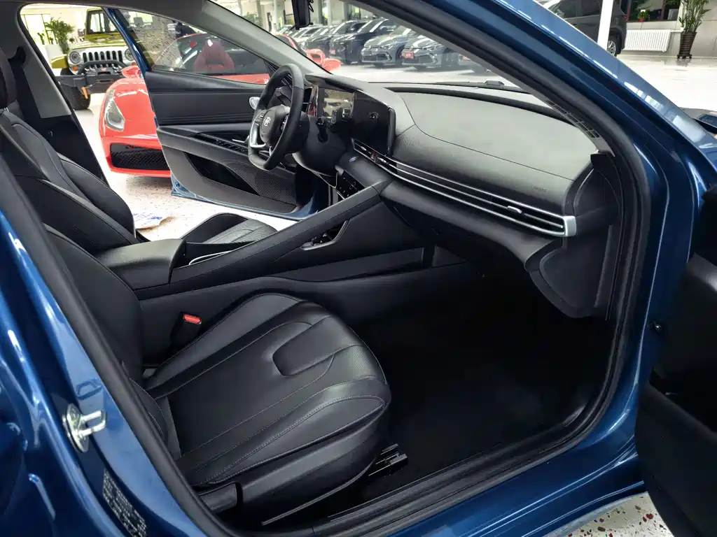Hyundai Elantra 2022 — фото 10