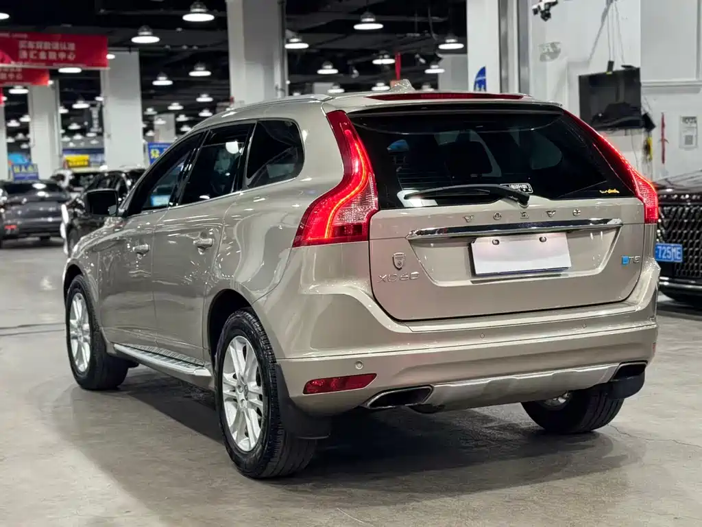 Volvo XC60 2016 — фото 6