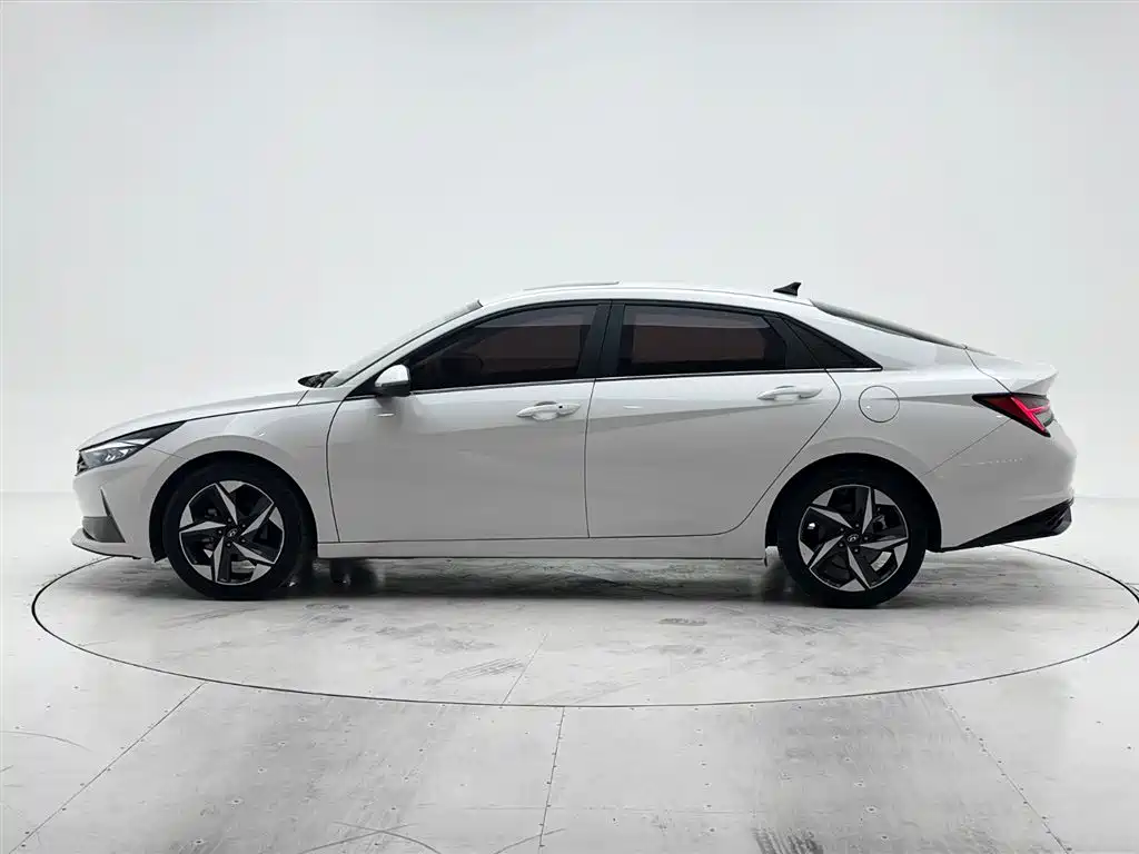 Hyundai Elantra 2022 — фото 7