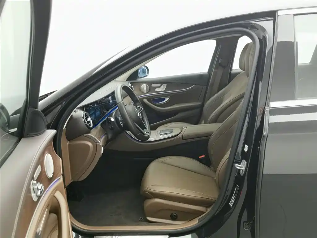 Mercedes-Benz E-Class 2023 — фото 10