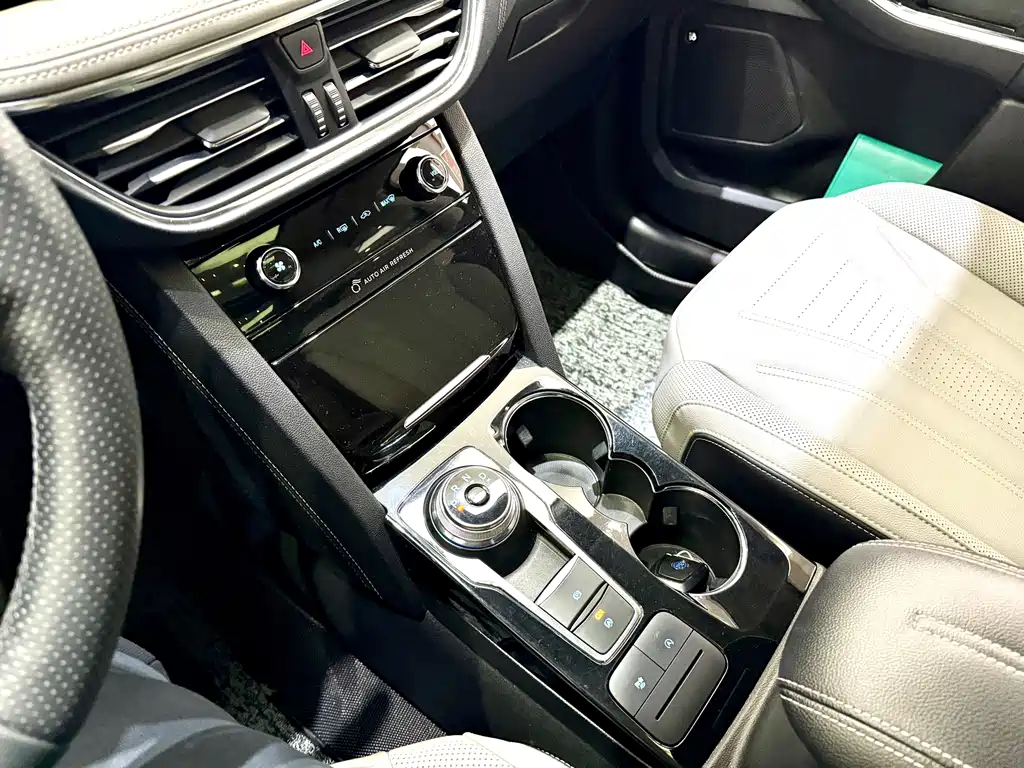 Ford Escape 2020 — фото 10