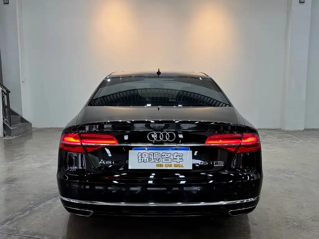 Audi A8 2017 — фото 6