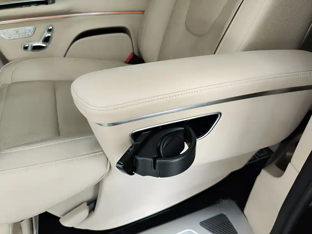 Mercedes-Benz V-Class 2021 — фото 26