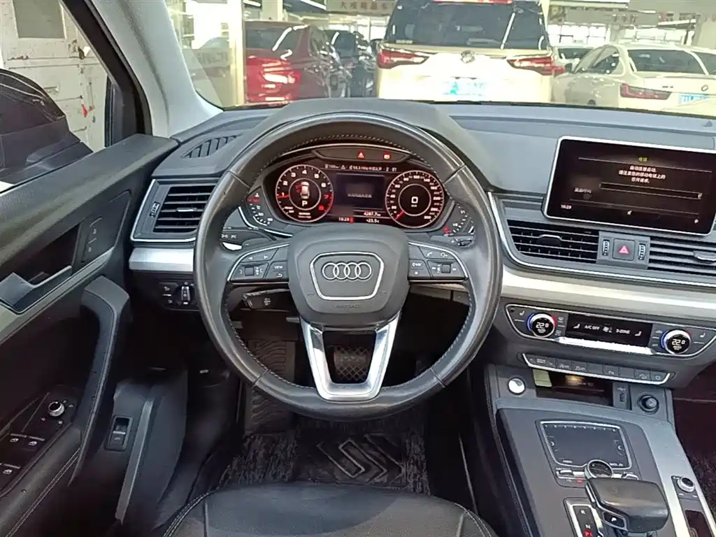 Audi Q5L 2021 — фото 11