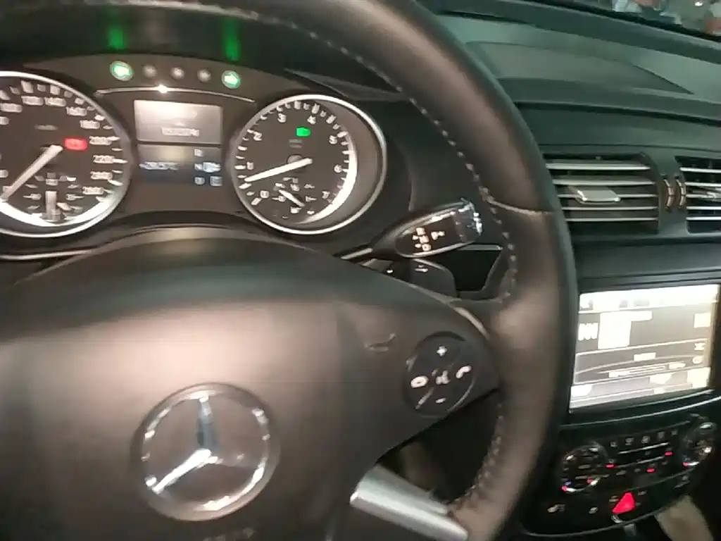 Mercedes-Benz R-Class 2016 — фото 14
