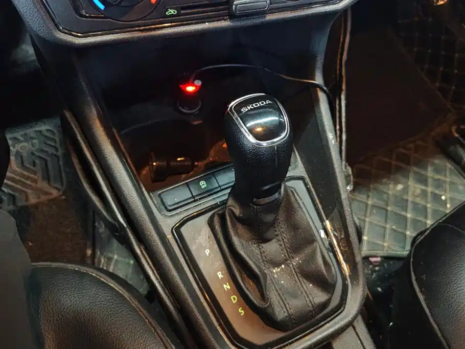 Skoda Rapid 2021 — фото 16