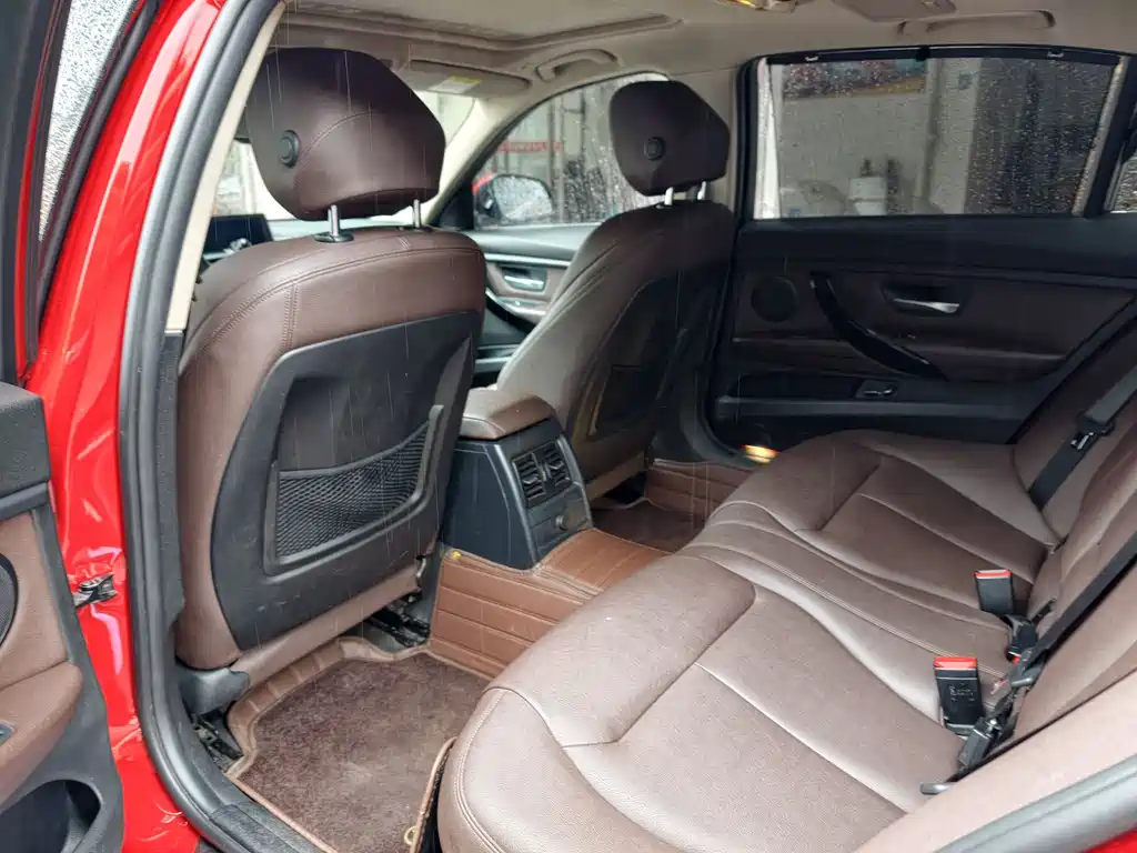 BMW 3 Series 2018 — фото 10