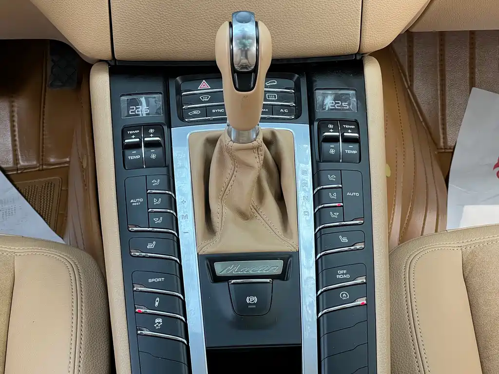 Porsche Macan 2015 — фото 18