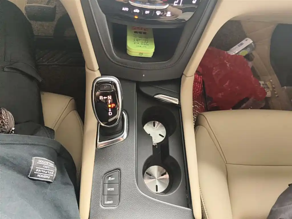 Cadillac XT5 2016 — фото 14