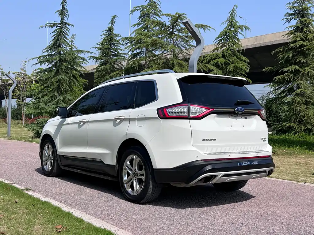 Ford Edge 2016 — фото 10