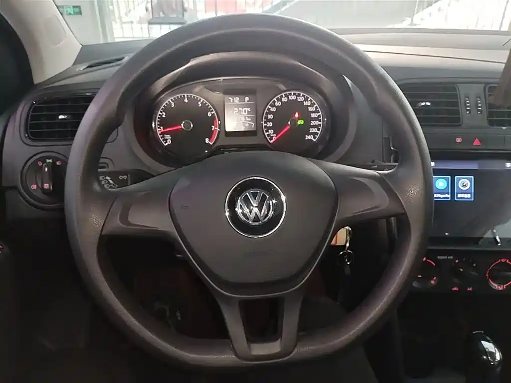 Volkswagen Polo 2017 — фото 11