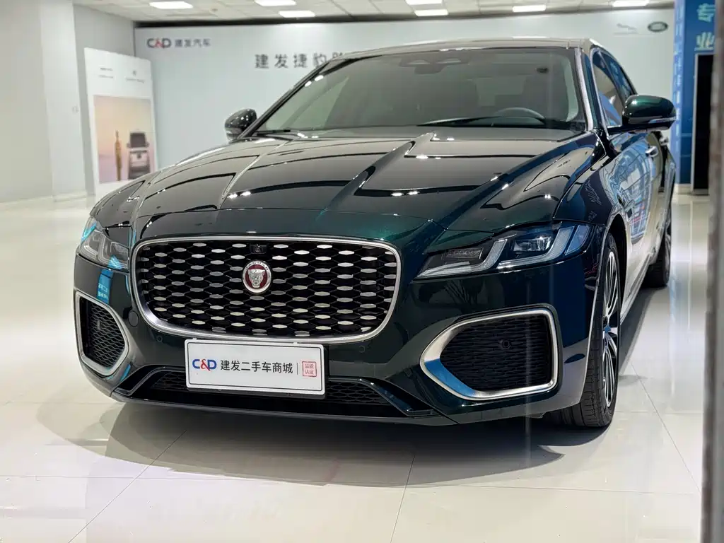 Jaguar XFL 2022 — фото 1
