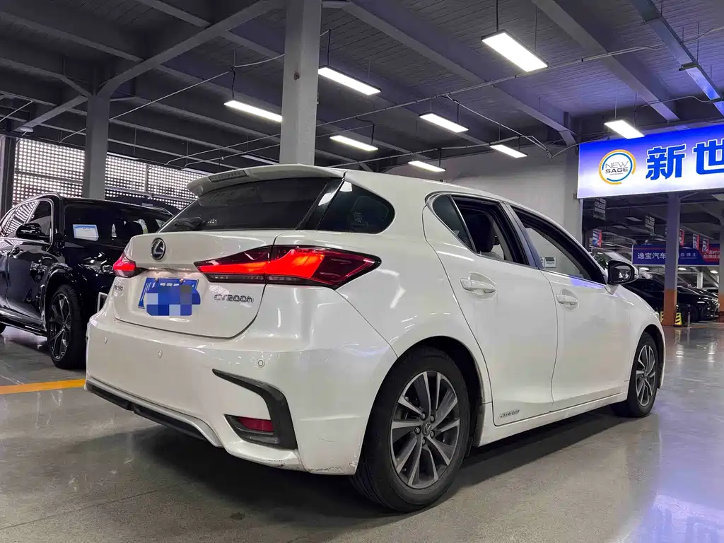 Lexus CT 2018 — фото 9