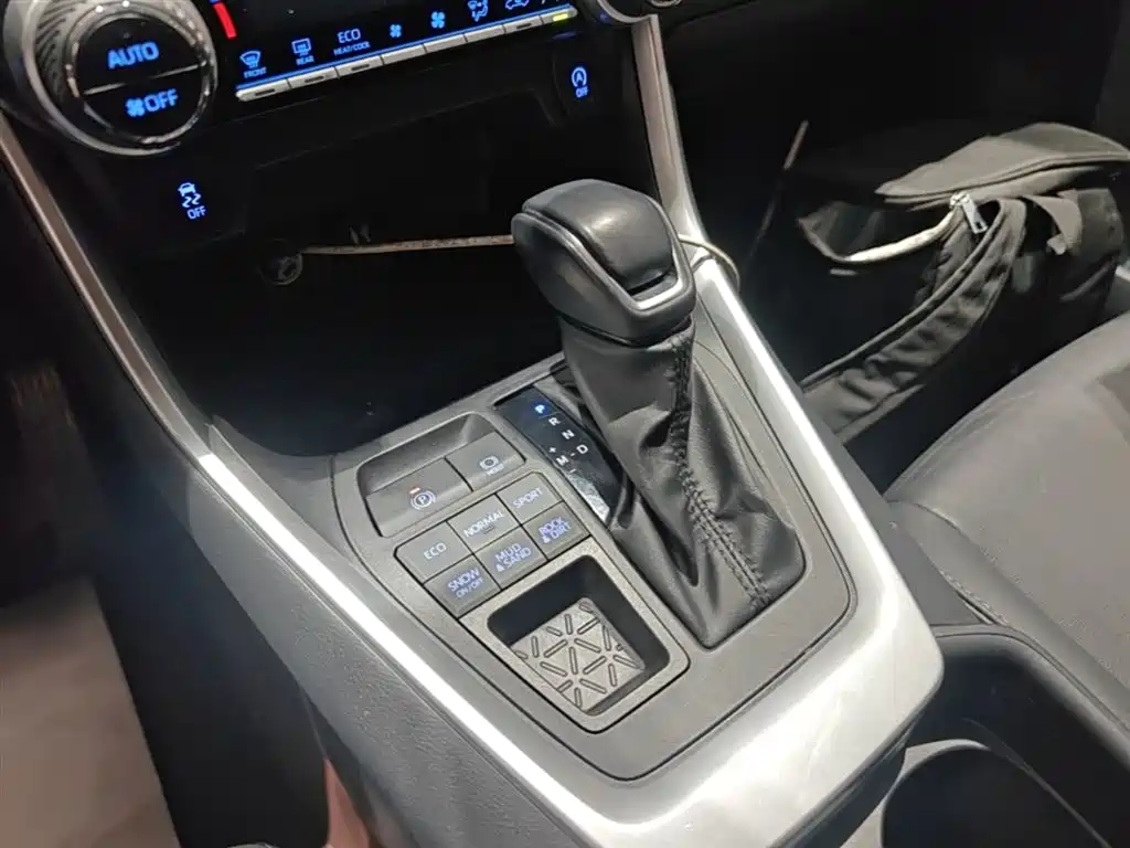 Toyota Wildlander 2022 — фото 14