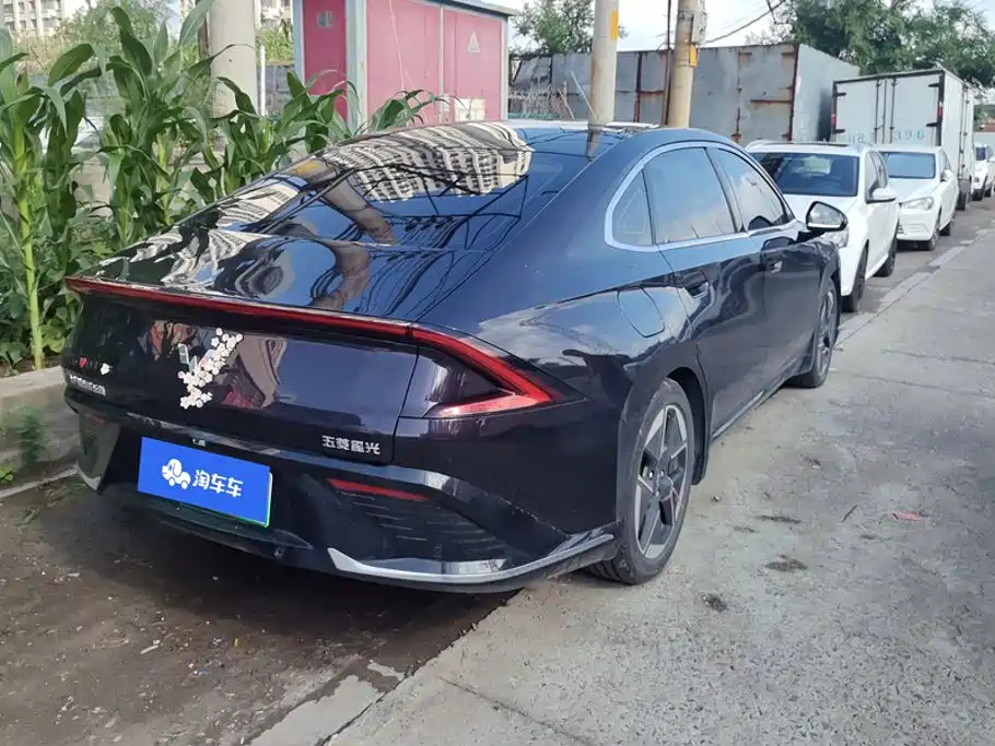 Wuling Starlight 2023