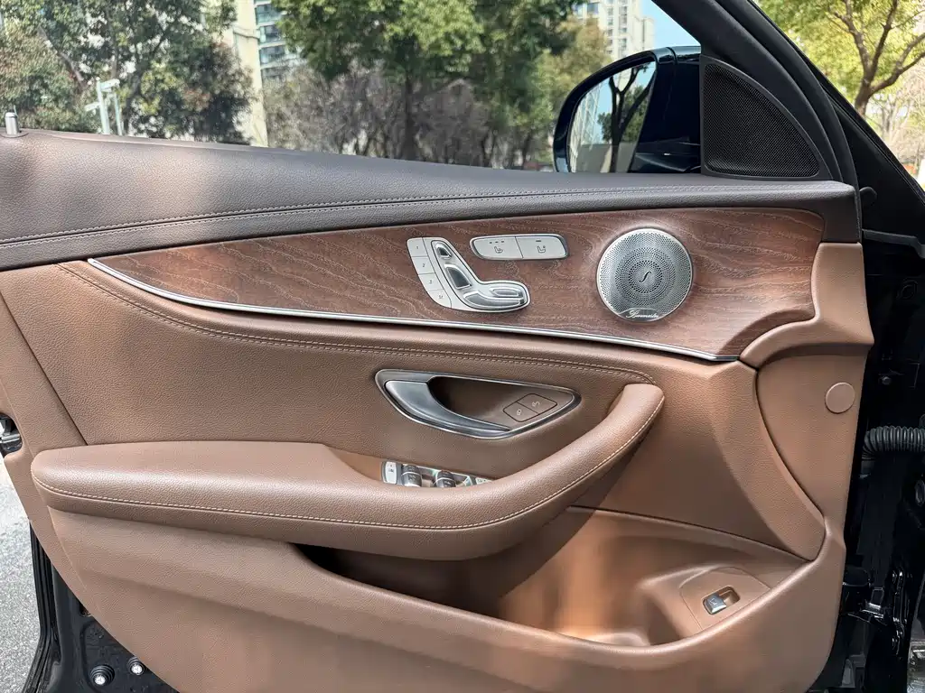 Mercedes-Benz E-Class 2022 — фото 14