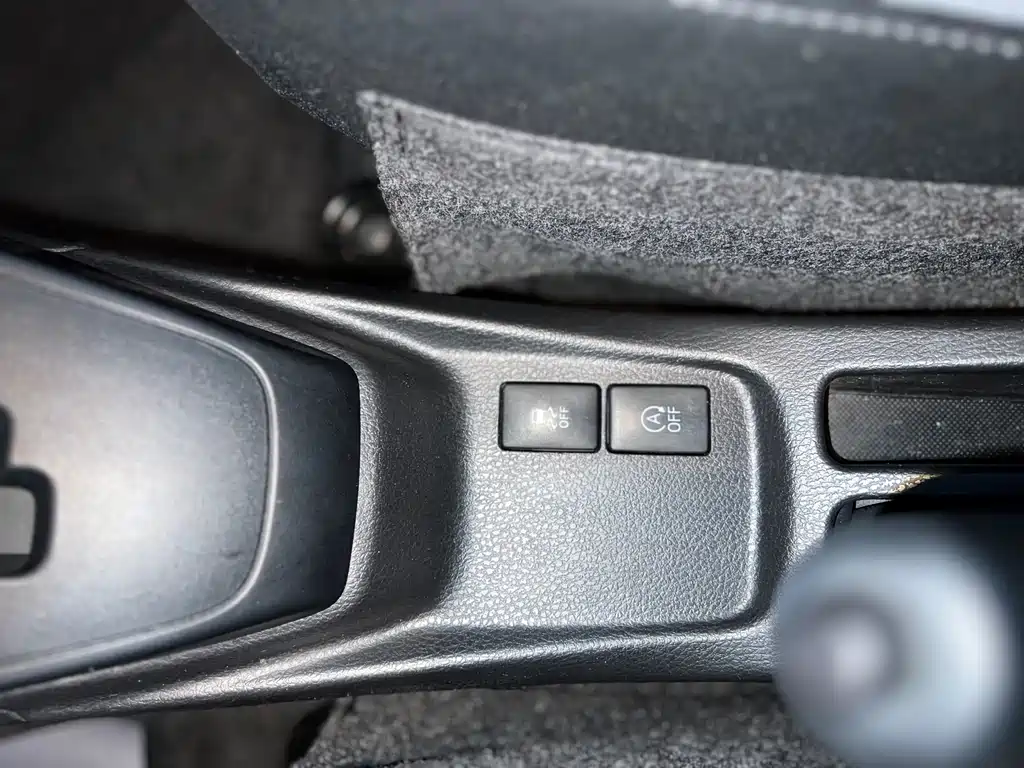 Toyota Yaris L 2020 — фото 18