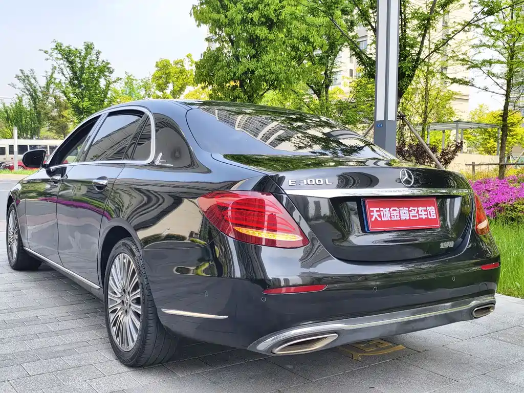 Mercedes-Benz E-Class 2020 — фото 15