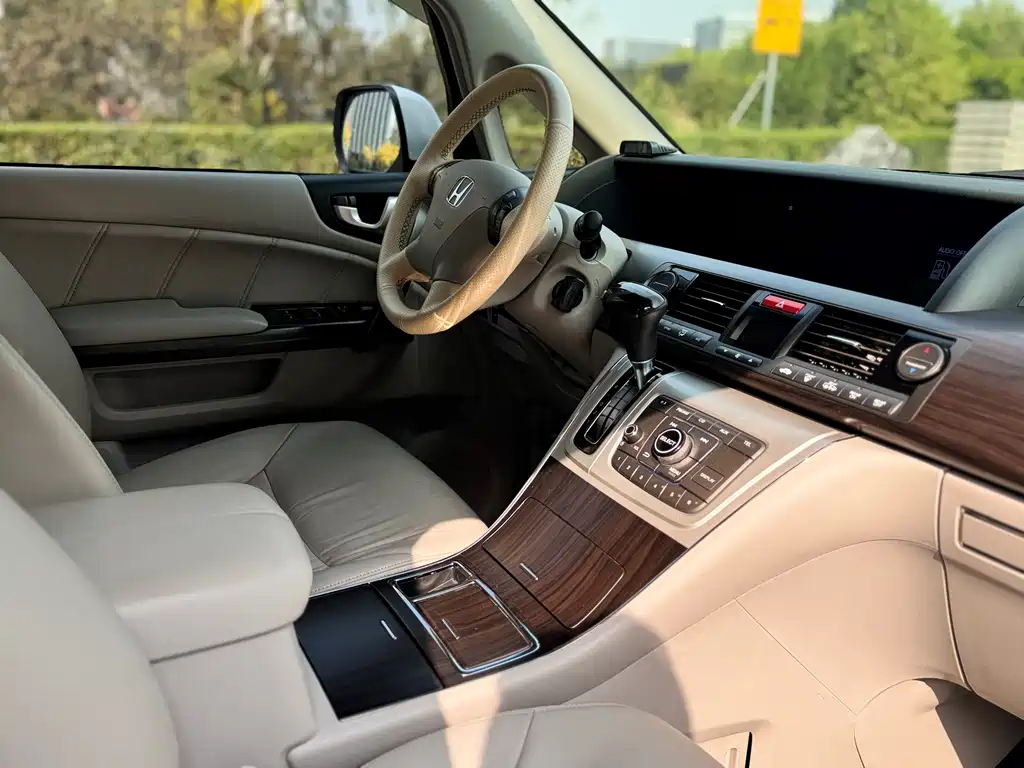 Honda Elysion 2015 — фото 22