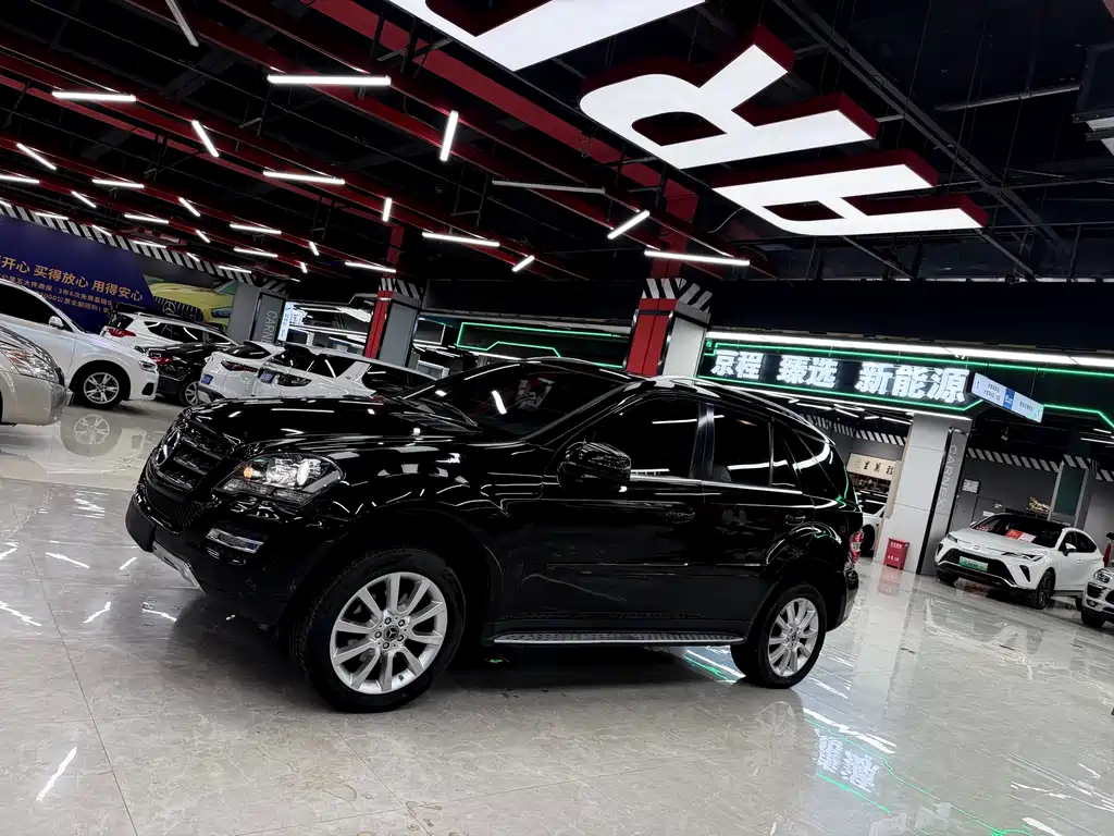 Mercedes-Benz M-Class 2011 — фото 1