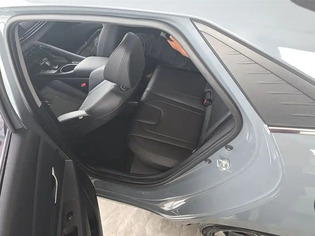 Hyundai Elantra 2023 — фото 17