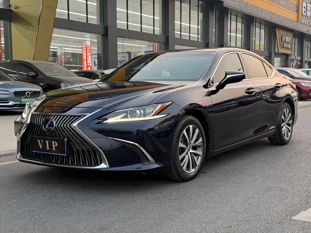 Lexus ES 2021 — фото 1