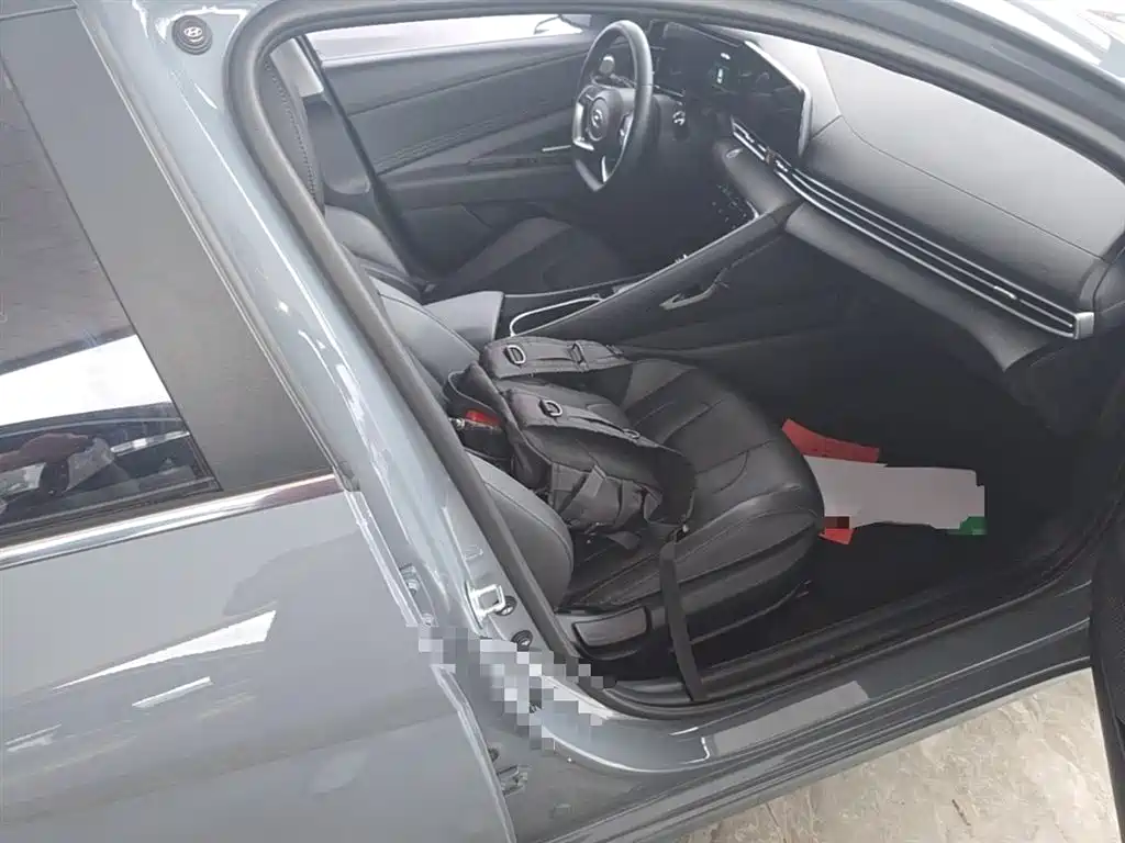 Hyundai Elantra 2023 — фото 25