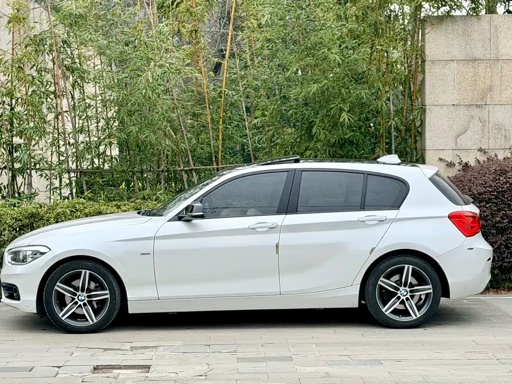 BMW 1 Series 2018 — фото 16