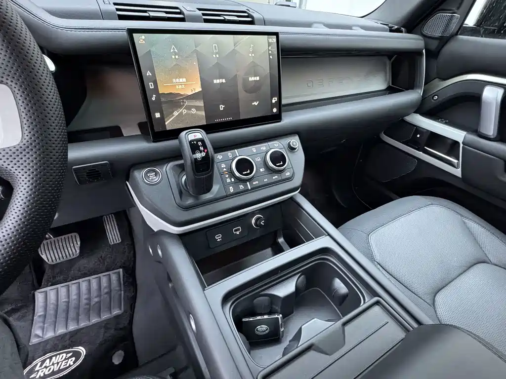 Land Rover Defender 2023 — фото 21
