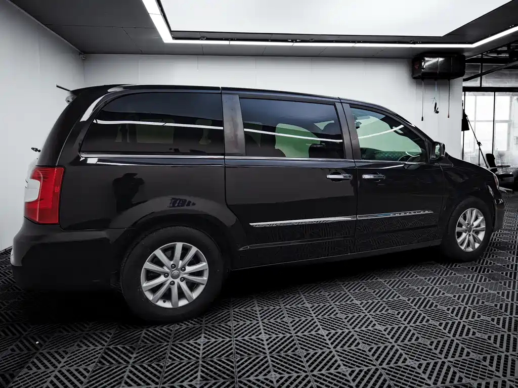 Chrysler Grand Voyager 2018 — фото 9