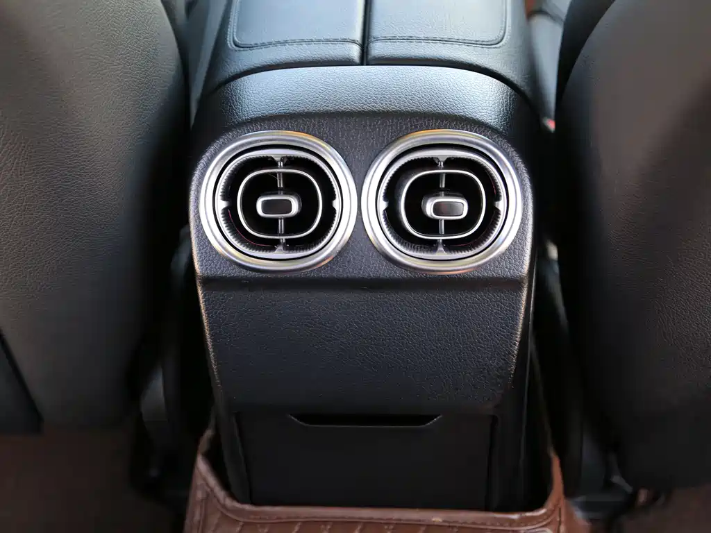Mercedes-Benz C-Class 2024 — фото 20