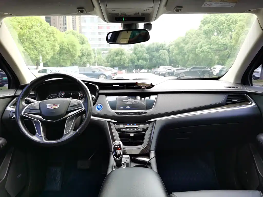 Cadillac XT5 2018 — фото 11