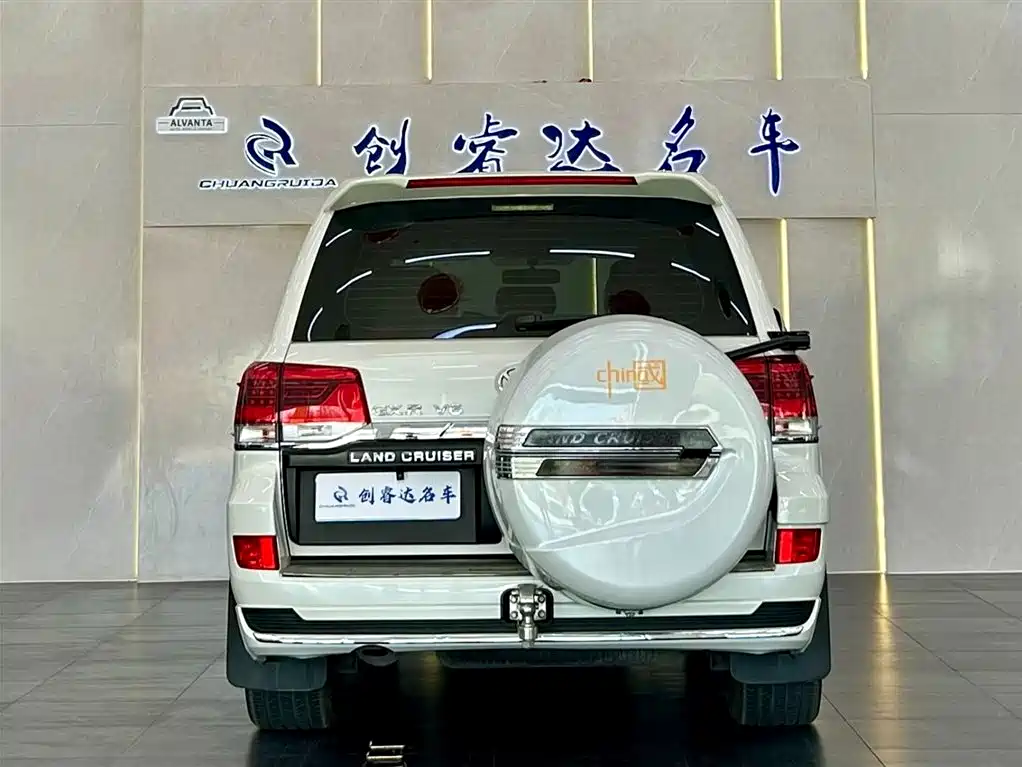 Toyota Land Cruiser 2020 — фото 3