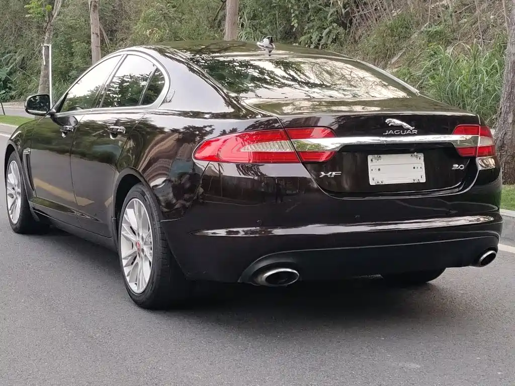 Jaguar XF 2015 — фото 11