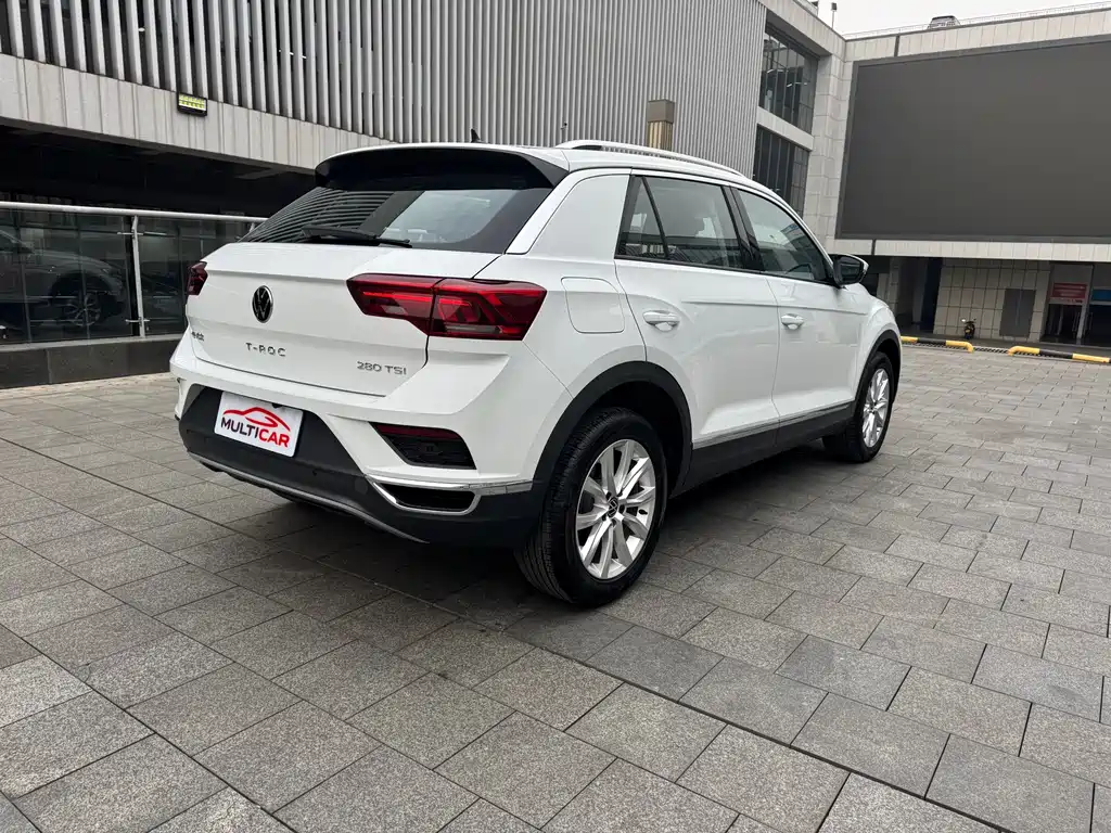 Volkswagen T-Roc 2023 — фото 9